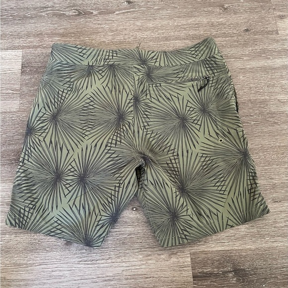 The North Face Men's Green Swim Shorts - Picture 3 of 4